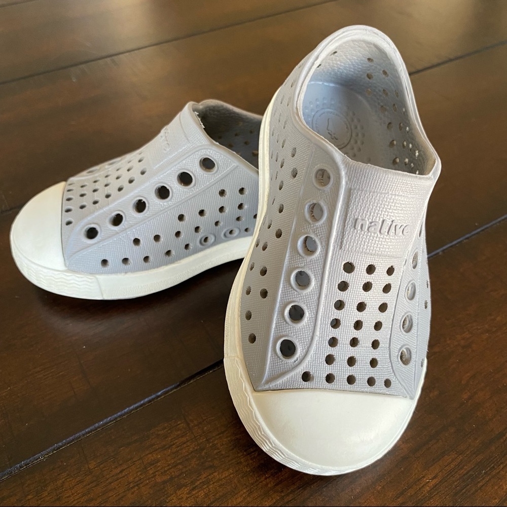 Native Jefferson Toddler Shoes Size 5